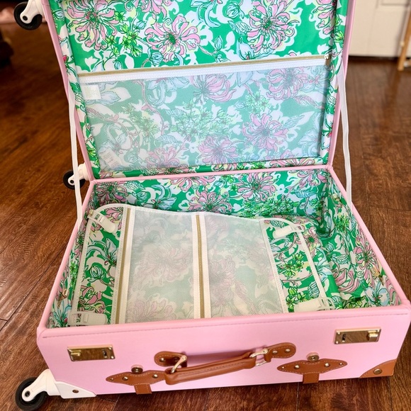 Lily Pulitzer Pink Hard Shell Carry-On Suitcase - Picture 6 of 7